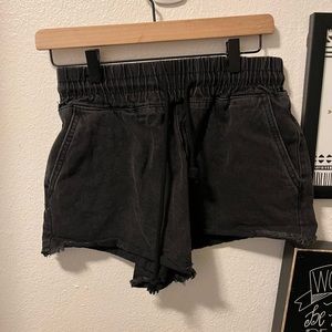 Small draw string pull on shorts